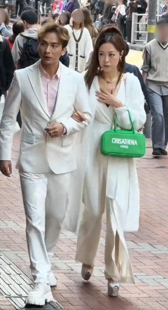 周吉佩老婆性感現身以為好多人望？一浮誇舉動遭作狀扮巨星︰其實冇人睇