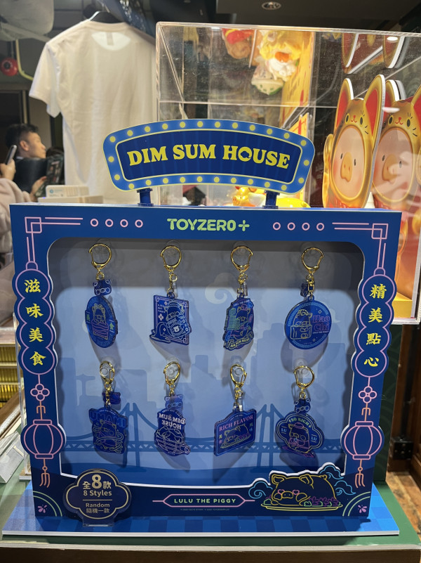 Lulu罐頭豬殺入蓮香樓做店小二！記者直擊現場 必影茶樓打卡位／搶購限定「點心紙」T恤／吊卡公仔