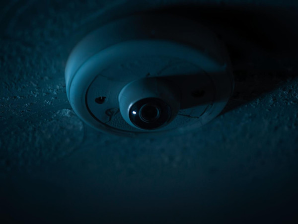 港情侶深圳開房遭偷拍！BBC揭鏡頭藏抽氣扇24小時運作 9大位置必Check