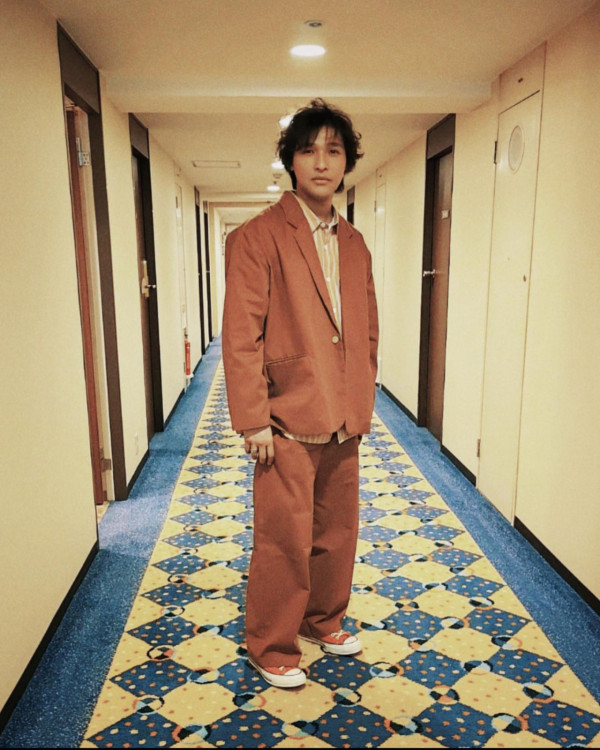 42歲男星扮偷食狠飛同居女友！背700萬父債子還 自揭分手虐心內幕：心揦住痛