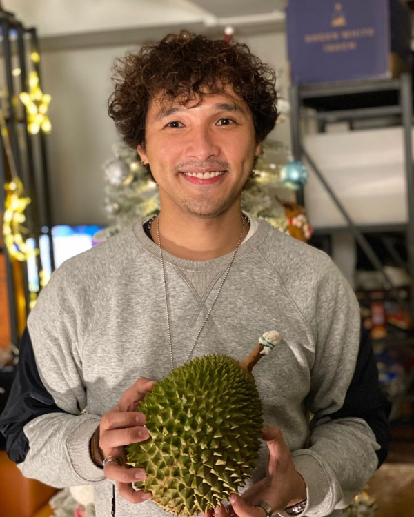 42歲男星扮偷食狠飛同居女友！背700萬父債子還 自揭分手虐心內幕：心揦住痛