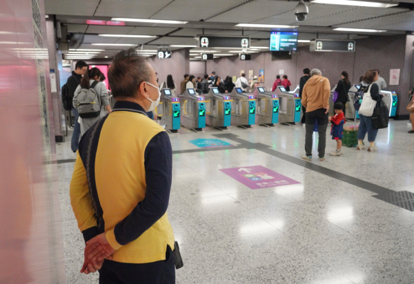 警方3.17起一連15日全港大執法！捉亂過馬路即罰$2000 拆解閃綠燈等4大中伏位