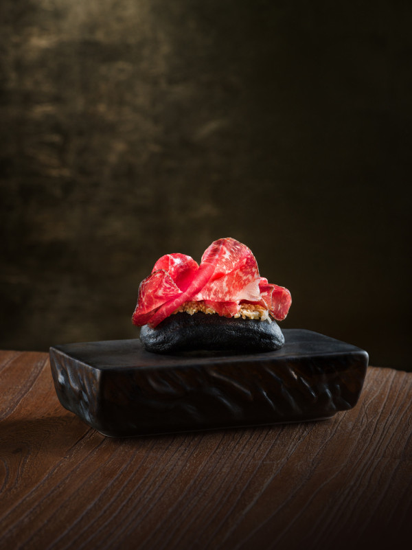 銅鑼灣全新日法餐酒館正式開業 嚴選頂級牛肉/原始柴火燒烤/日法融合料理