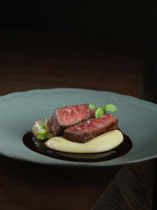 銅鑼灣全新日法餐酒館正式開業 嚴選頂級牛肉/原始柴火燒烤/日法融合料理