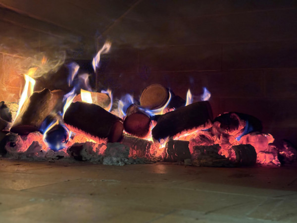 銅鑼灣全新日法餐酒館正式開業 嚴選頂級牛肉/原始柴火燒烤/日法融合料理