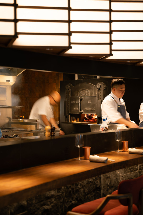 銅鑼灣全新日法餐酒館正式開業 嚴選頂級牛肉/原始柴火燒烤/日法融合料理