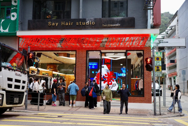 銅鑼灣禮頓道淪陷！市民排足6小時全因倫敦「神級潮牌」進駐？必搶限定南華聯乘