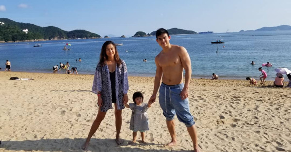 36歲人妻女神醉到斷片癱軟廁所！被友人輪流抬出極度狼狽︰醉到坐輪椅