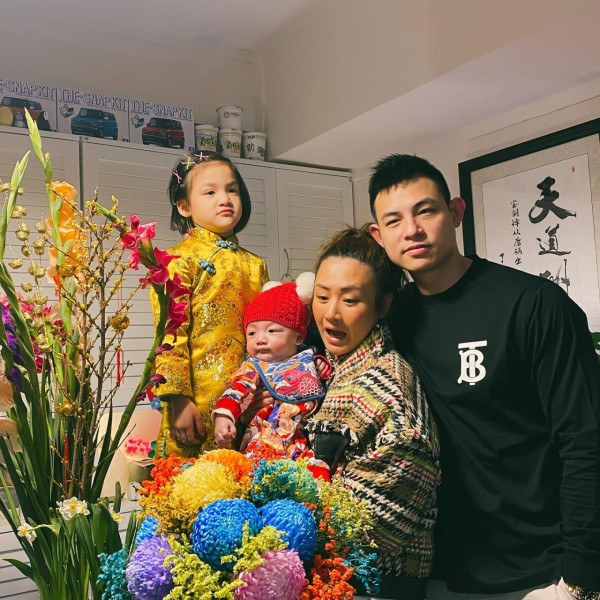 36岁Dada惊爆与老公夜店各自各精彩！夜场狂摸半裸男腹肌 老公被三女包围high爆丧摇