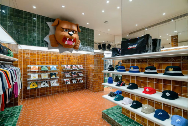 銅鑼灣禮頓道淪陷！市民排足6小時全因倫敦「神級潮牌」進駐？必搶限定南華聯乘