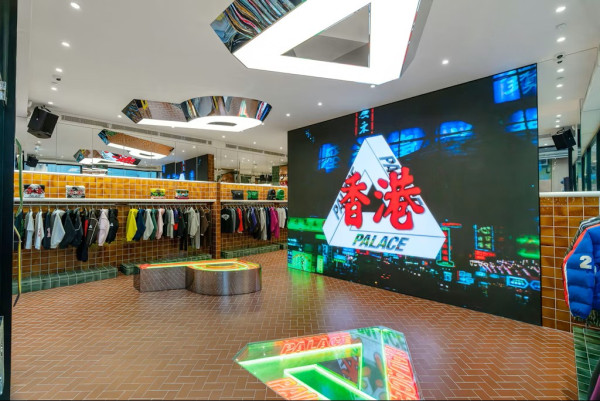 銅鑼灣禮頓道淪陷！市民排足6小時全因倫敦「神級潮牌」進駐？必搶限定南華聯乘