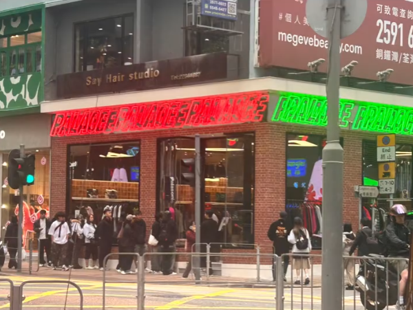 銅鑼灣禮頓道淪陷！市民排足6小時全因倫敦「神級潮牌」進駐？必搶限定南華聯乘