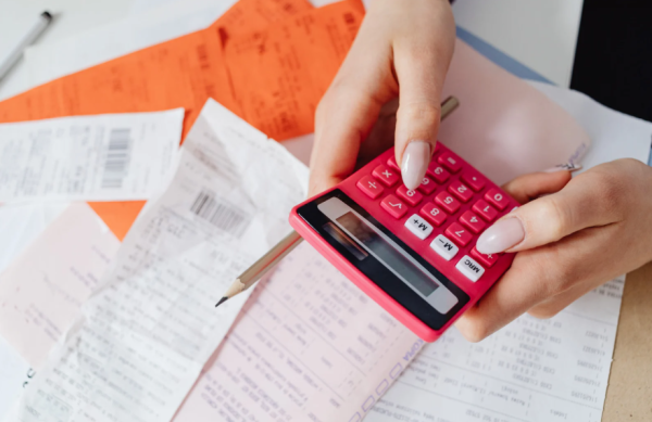 供養兄弟姊妹扣稅$37,500！身處內地、無香港身份亦可？稅務局：須符合1項要求