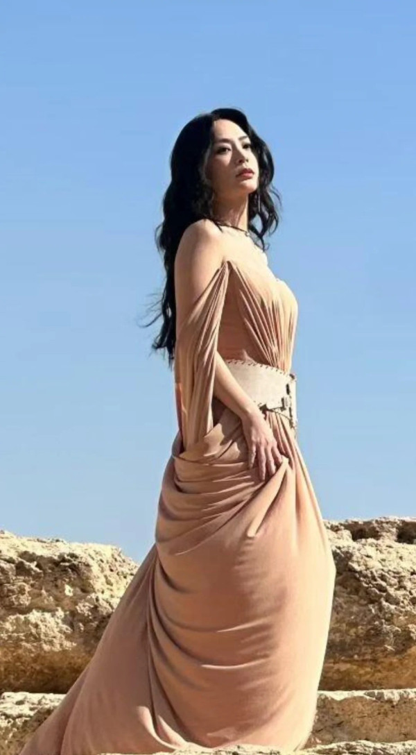 阿嬌飛埃及慶生零濾鏡生圖超驚艷!45歲少女感似食防腐劑「360度無死角」