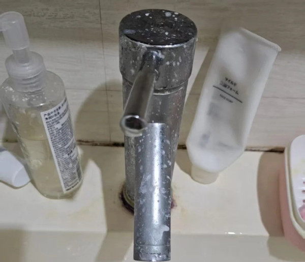 MUJI $18「百潔布」爆紅！外表似紙巾？網民實測去鏽水垢：後悔太遲買