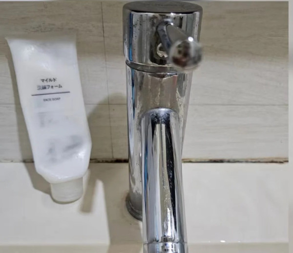 MUJI $18「百潔布」爆紅！外表似紙巾？網民實測去鏽水垢：後悔太遲買