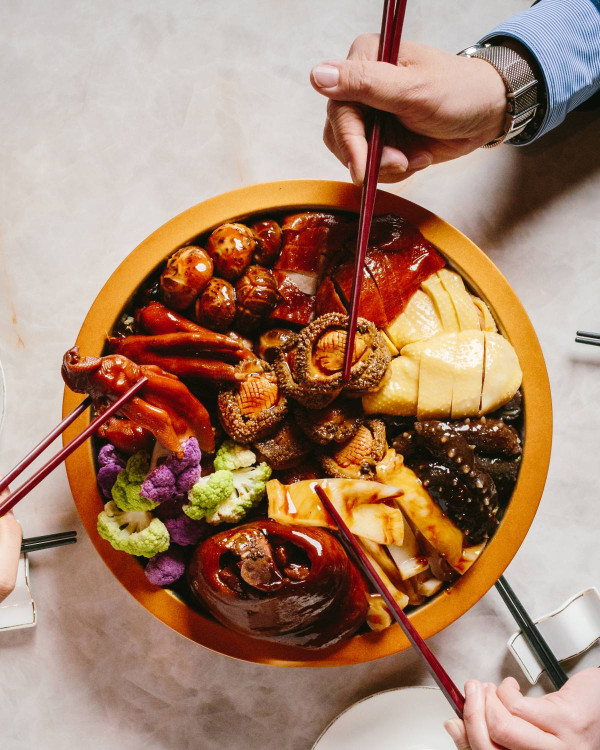 團年飯請「內地廚師」平3成？小紅書熱推上門做菜 隨時犯法坐監10年兼食壞肚