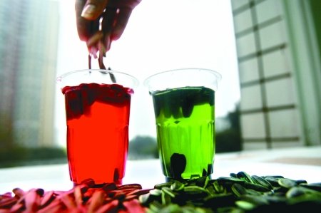 新年全盒瓜子含染料恐致癌 !? 內地揭一半樣本色素超標／食安中心公佈調查結果...