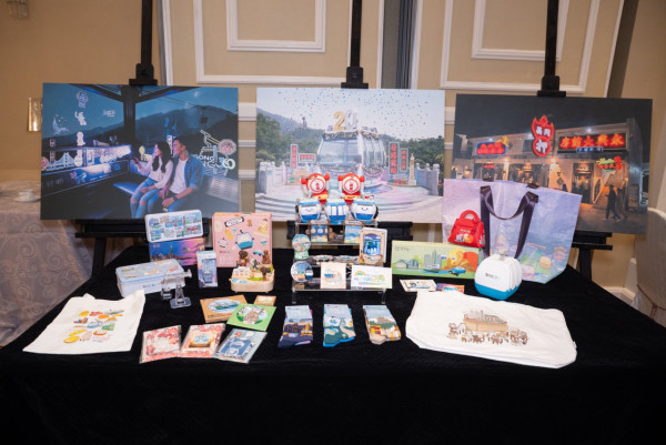 今年暑假昂坪360推出多項優惠及活動，還會在市區商場設置期間限定商店，售賣20周年的特色商品。