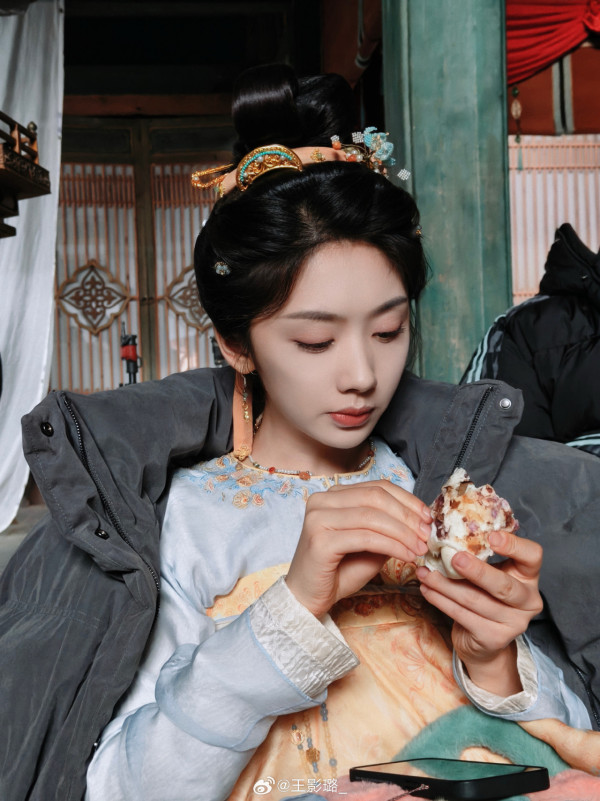 歡樂茶飯｜「00後小花」王影璐憑3部主演劇人氣爆紅！搭檔陳飛宇曾被傳同居約會