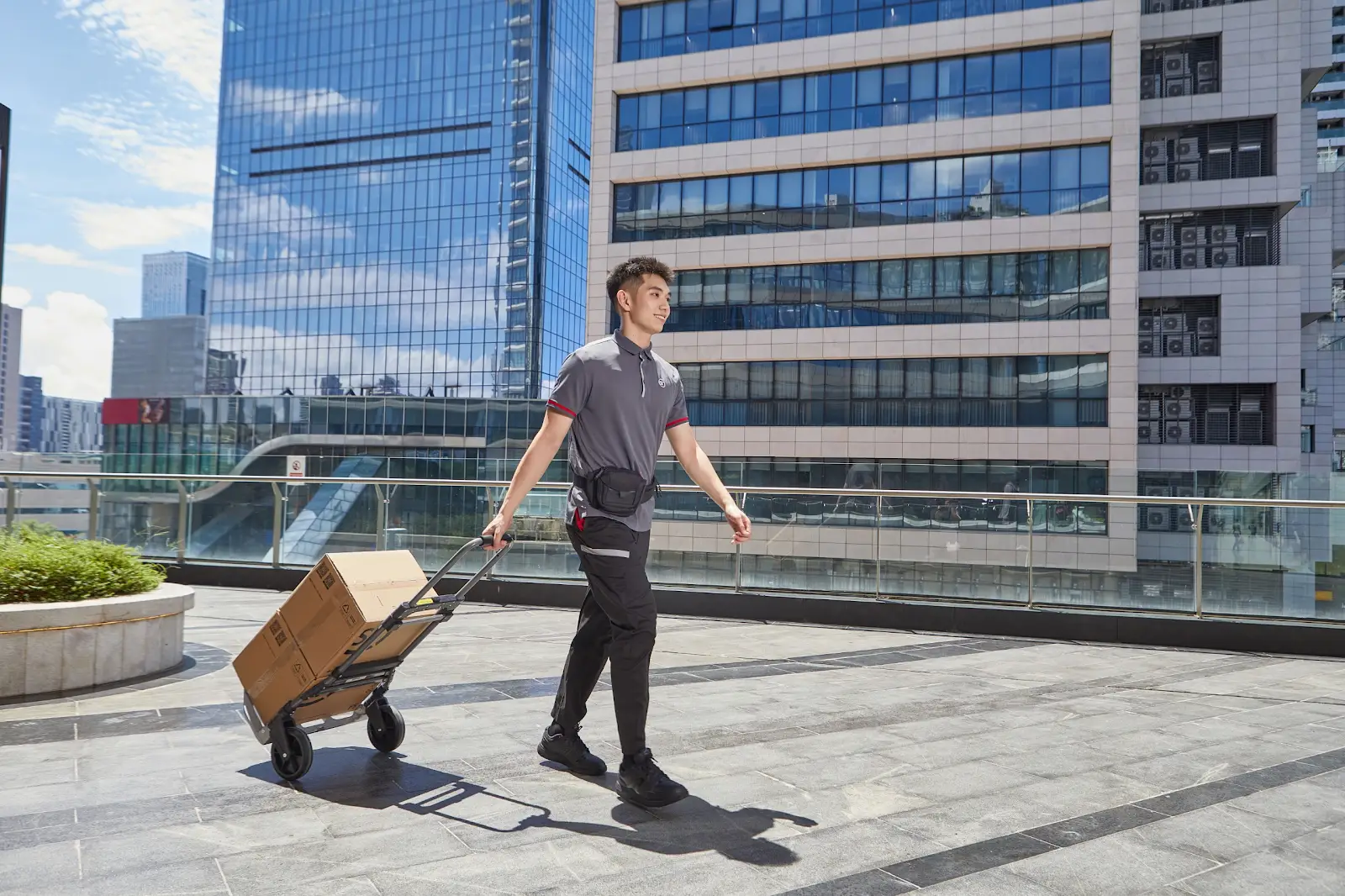 2026農曆新年順豐安排｜順豐香港新春全年無休！港澳快件免收附加費 收派服務安排一覽