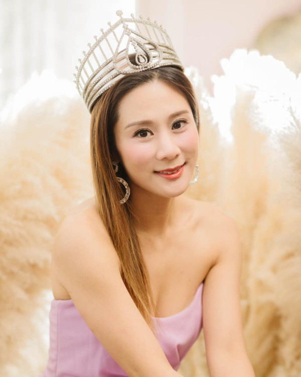 前港姐冠軍婚後高調轉行做地產經紀!介紹筍盤兼送名校攻略︰搵食艱難?