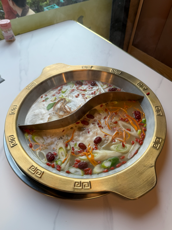 將軍澳新開4500呎海鮮火鍋！$248任食4小時即撈鮑魚／大閘蟹／烤榴槤