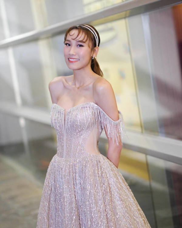 東張女神黎寬怡追訪變態裸男險毀容！鐵網刮面現長血痕傷勢曝光需打破傷風