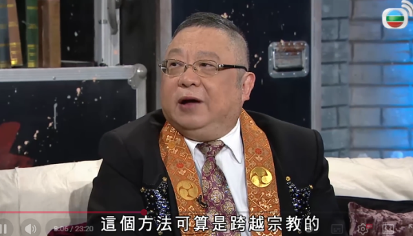 李居明鼎卦手印彈水淨化煞氣(圖: TVB 玄學台 - 風水、鬼故事 YouTube)