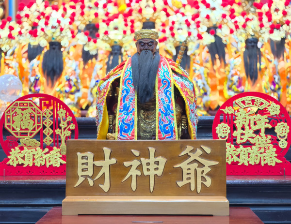 農曆新年2026開運｜台灣揭年初四食12粒龍眼開運法：剝掉霉運、月月圓滿 脫單求財必看！