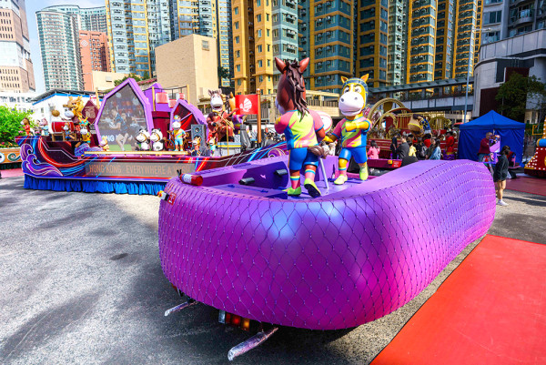 搶先睇新春花車設計!旅發局「國泰新春國際匯演之夜」花車巡遊+精彩表演 為馬年賀歲打頭陣