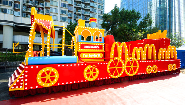 搶先睇新春花車設計!旅發局「國泰新春國際匯演之夜」花車巡遊+精彩表演 為馬年賀歲打頭陣