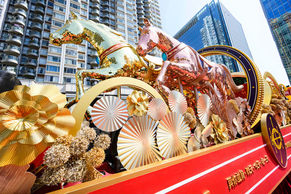 搶先睇新春花車設計!旅發局「國泰新春國際匯演之夜」花車巡遊+精彩表演 為馬年賀歲打頭陣