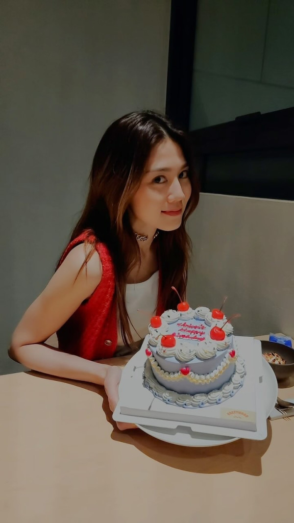 周秀娜被控告誹謗後首度現身！低調飛北海道散心 一男星護航揭最新近況