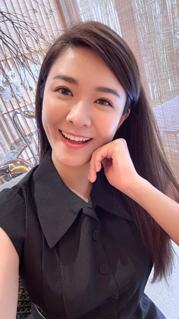 江嘉敏情人節疑突然宣佈閃婚封盤？晒婚紗照神秘男曝光：「大家可以恭喜我」