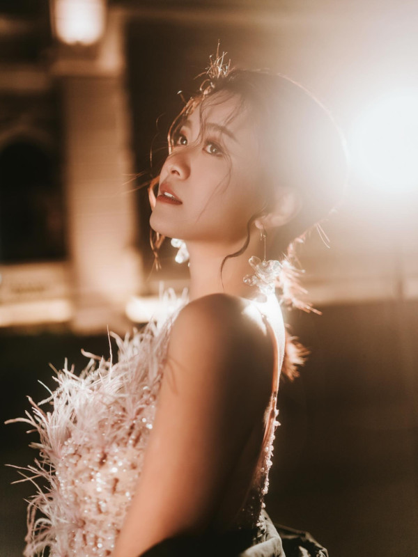 江嘉敏情人節疑突然宣佈閃婚封盤？晒婚紗照神秘男曝光：「大家可以恭喜我」