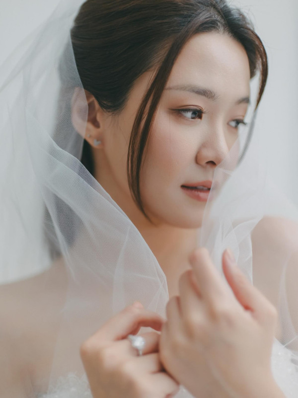 江嘉敏情人節疑突然宣佈閃婚封盤？晒婚紗照神秘男曝光：「大家可以恭喜我」