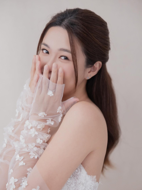 江嘉敏情人節疑突然宣佈閃婚封盤？晒婚紗照神秘男曝光：「大家可以恭喜我」