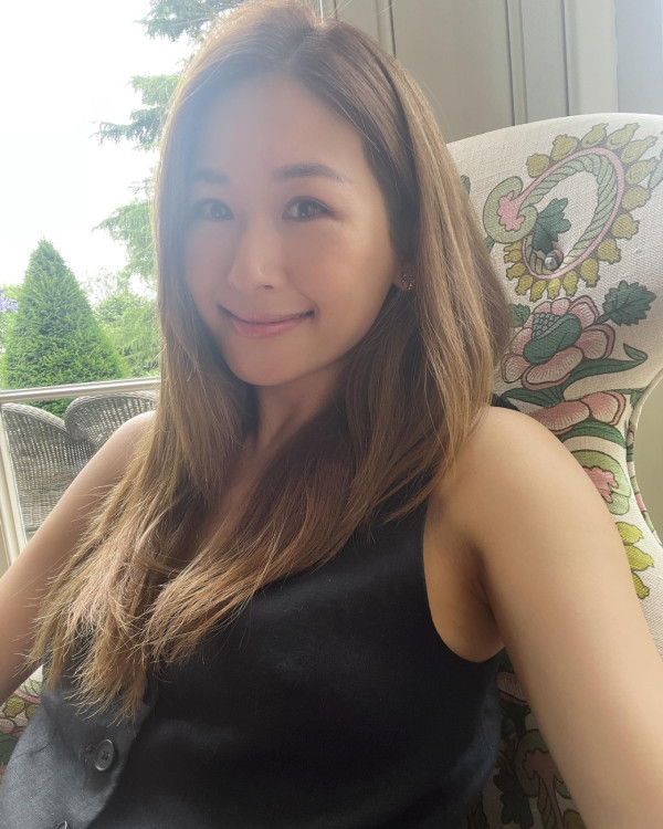 43歲女藝人無預警宣佈結婚喜訊!IG晒巴黎鐵塔婚照:我的新篇章開始