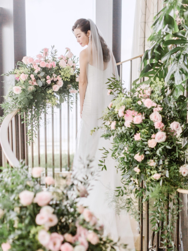 43歲女藝人無預警宣佈結婚喜訊！IG晒巴黎鐵塔婚照：我的新篇章開始