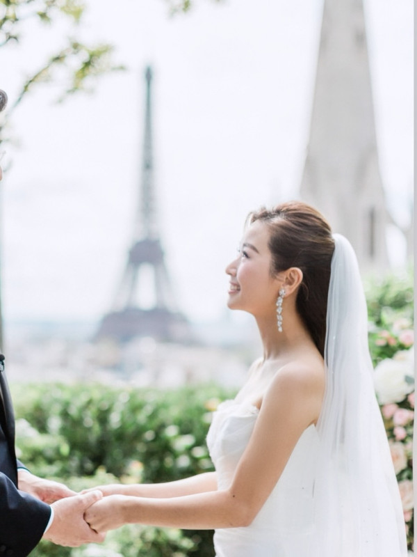 43歲女藝人無預警宣佈結婚喜訊！IG晒巴黎鐵塔婚照：我的新篇章開始