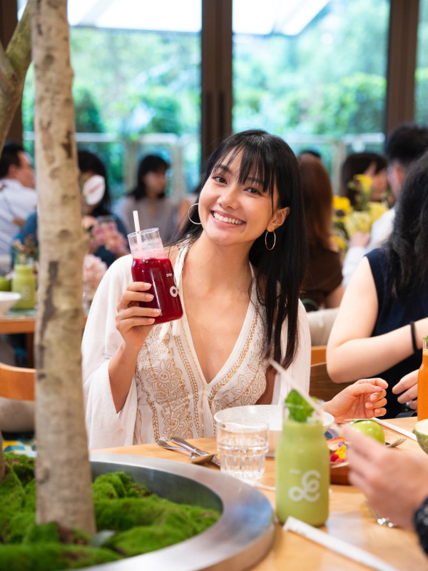 35歲女藝人情人節後突然暗示分手!與星二代拍拖兩年最終互刪合照:回歸一個人