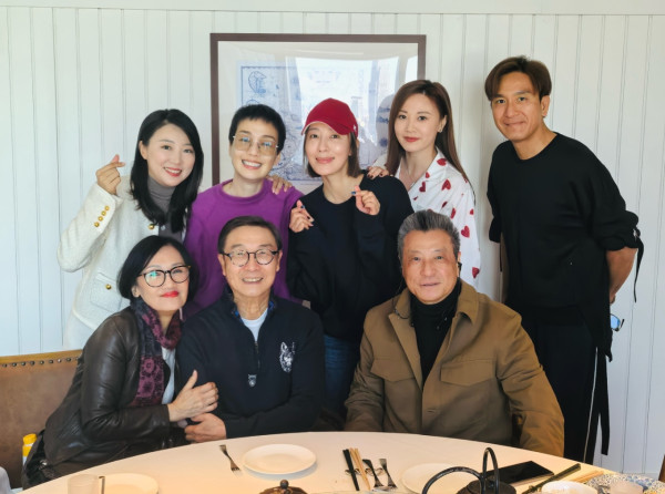 76歲劉松仁撐拐杖現身片段瘋傳曝近況！右手僵硬難伸惹中風疑雲 一部位惹擔憂