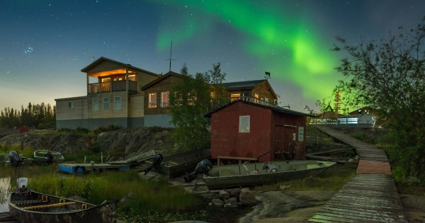 香港旅客憤怒控訴Agoda賣「空氣房」!帶七旬父母十幾萬黃刀鎮極光之旅報廢
