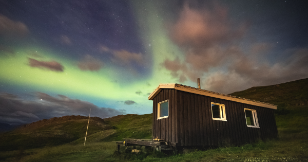 香港旅客憤怒控訴Agoda賣「空氣房」!帶七旬父母十幾萬黃刀鎮極光之旅報廢