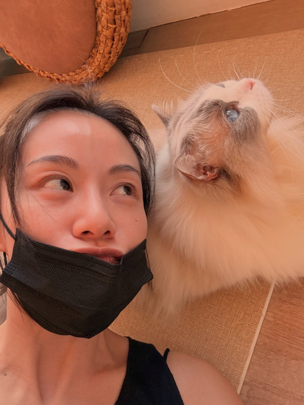 42歲鄧麗欣終極素顏極致真實流出 居家爆汗樣零包袱震撼網民：犯晒規！