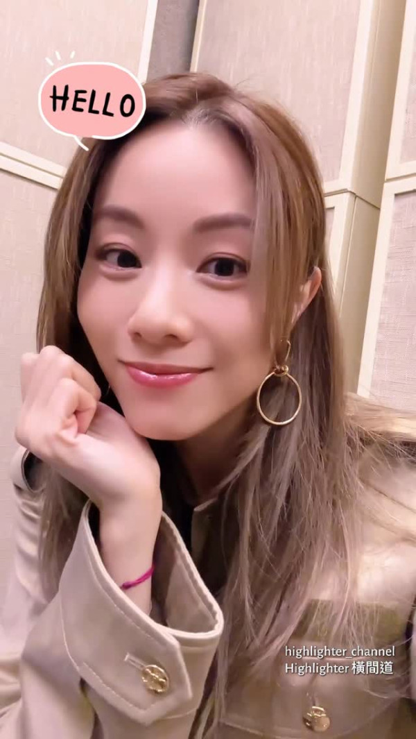 42歲鄧麗欣終極素顏極致真實流出 居家爆汗樣零包袱震撼網民：犯晒規！