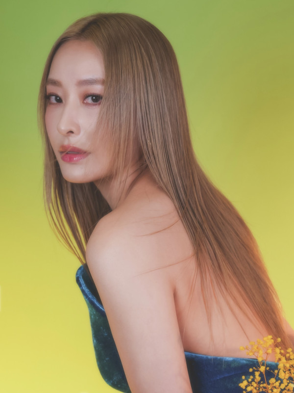 陳瀅蛇年壓軸化身性感「蛇女郎」極驚艷！金髮造型S字水蛇腰身材誘惑爆燈