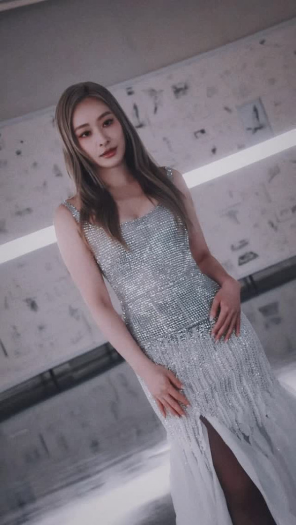 陳瀅蛇年壓軸化身性感「蛇女郎」極驚艷！金髮造型S字水蛇腰身材誘惑爆燈