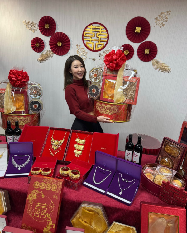 前TVB咪神過大禮排場奢華晒驚人財力！金器堆滿屋巨型流星錘龍鳳鈪粗過手臂